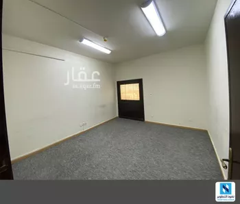 مكتب تجاري للإيجار في صورة 3