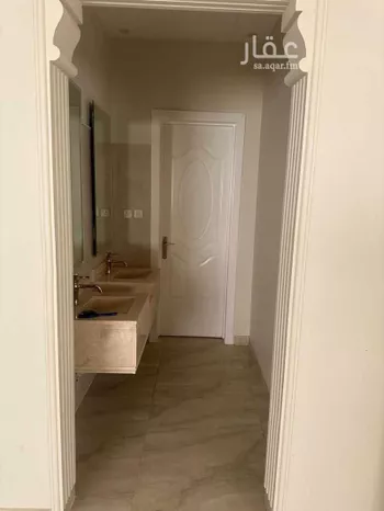 فيلا للبيع في شارع خليل الصنهاجي, حي المهدية, مدينة الرياض, منطقة الرياض صورة 2
