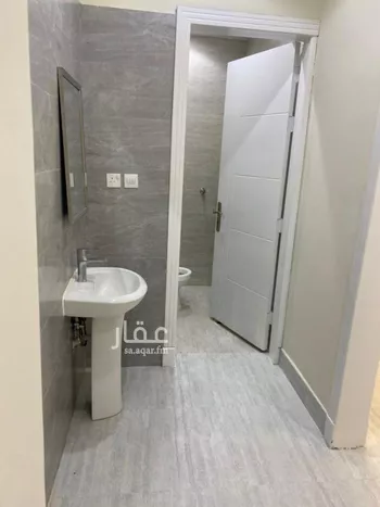دور للبيع في شارع صالح كمال الدين, حي عكاظ, مدينة الرياض, منطقة الرياض صورة 2