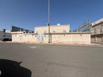 فيلا للبيع في شارع عبدالعزيز ابن ابي بكر, حي كتانة, مدينة المدينه المنوره, منطقة المدينة المنورة