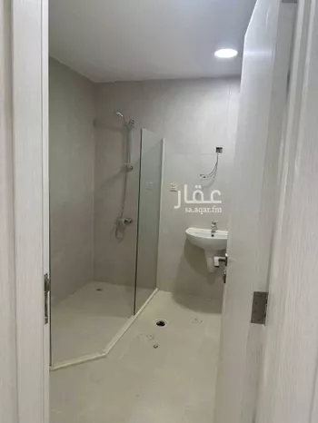 فيلا للإيجار في شارع الامير فيصل بن بندر بن عبدالعزيز الفرعي ، حي مطار الملك خالد الدولي ، الرياض ، منطقة الرياض صورة 3