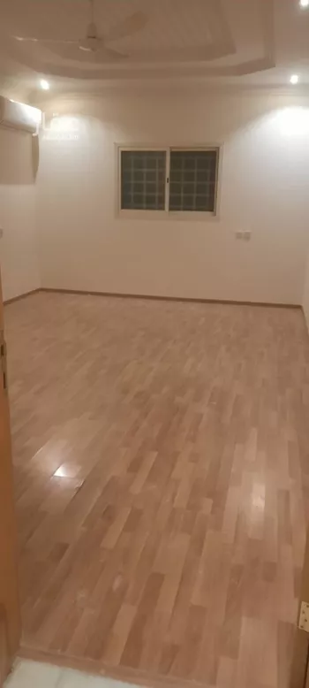 فيلا للإيجار في شارع ابي المظفر الخطيب, حي المصيف, مدينة الرياض, منطقة الرياض صورة 2