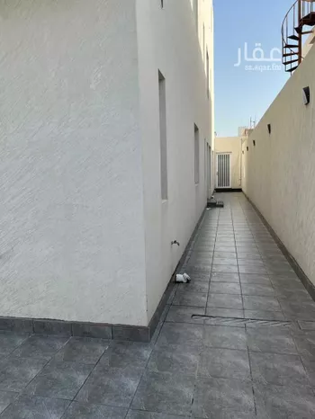 فيلا للبيع في شارع ابو فراس الحمداني, حي الحمراء, مدينة الدمام, المنطقة الشرقية صورة 2