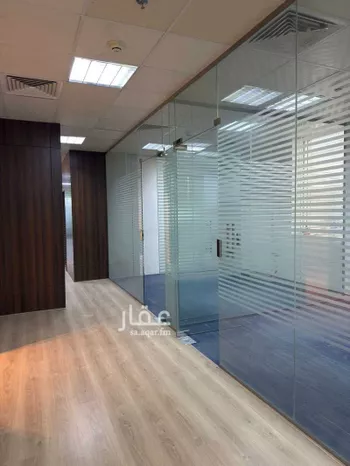 مكتب تجاري للإيجار في شارع الملك فهد الفرعي, حي المحمدية, مدينة الرياض, منطقة الرياض صورة 4