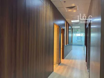 مكتب تجاري للإيجار في شارع الملك فهد الفرعي, حي المحمدية, مدينة الرياض, منطقة الرياض صورة 3