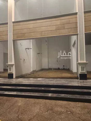 محل للإيجار في شارع الملك خالد ابن عبدالعزيز سعود, حي البندر, مدينة ينبع, منطقة المدينة المنورة صورة 2