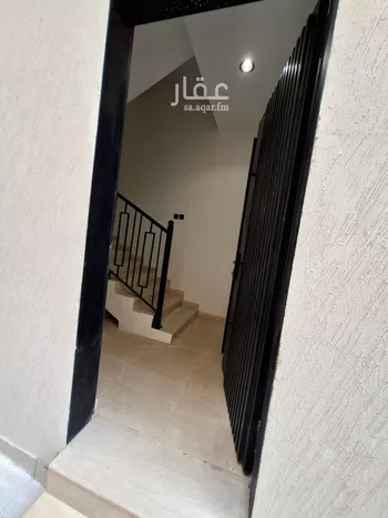 دور للبيع في شارع ديراب, حي عكاظ, مدينة الرياض, منطقة الرياض صورة 3
