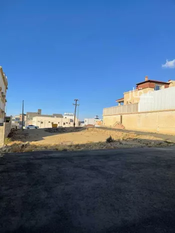 أرض للبيع في شارع دينار ابن حيان, حي المعمورة, مدينة خميس مشيط, منطقة عسير صورة 2