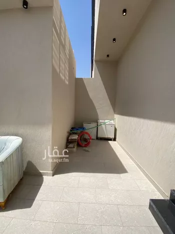 دور للبيع في شارع عبدالله الأنصاري, حي الخليج, مدينة الرياض, منطقة الرياض صورة 3