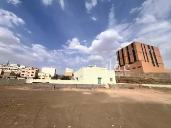أرض للبيع في شارع عامر الكناني, حي الجامعيين, مدينة خميس مشيط, منطقة عسير صورة 3