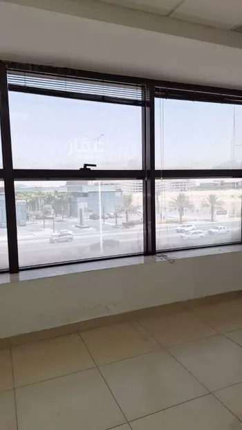 مكتب تجاري للإيجار في شارع صلاح الدين الايوبي الفرعي, حي الملك عبدالعزيز, مدينة الرياض, منطقة الرياض صورة 2