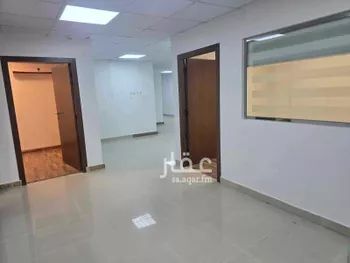 مكتب تجاري للإيجار في شارع ابي بكر الصديق الفرعي, حي المصيف, مدينة الرياض, منطقة الرياض صورة 2