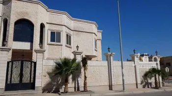 فيلا للبيع في شارع شارع عبدالله بن عامر الشامي, حي الدوحة الجنوبية, مدينة الدمام, المنطقة الشرقية صورة 2