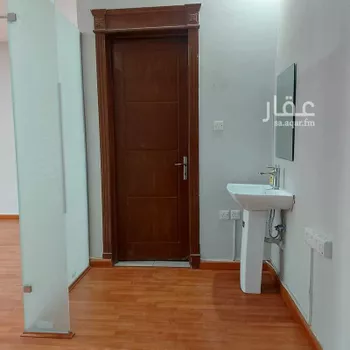 مكتب تجاري للإيجار في شارع الشيخ حسن بن حسين بن علي, حي الحمراء, مدينة الرياض, منطقة الرياض صورة 5