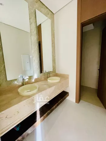 فيلا للبيع في شارع السيل الكبير, حي المهدية, مدينة الرياض, منطقة الرياض صورة 2