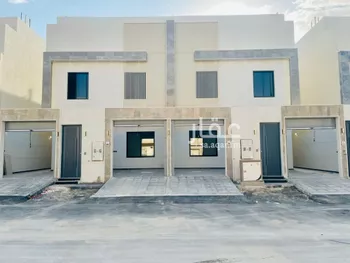 دور للبيع في شارع الجارود السلمي, حي عكاظ, مدينة الرياض, منطقة الرياض