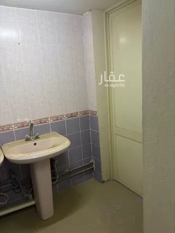 شقة للإيجار في شارع ام المؤمنين صفية بنت اخطب, حي الخالدية, مدينة الاحساء, المنطقة الشرقية صورة 3
