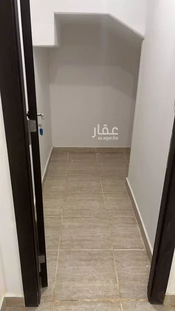 فيلا للإيجار في شارع علي بن عمر الحمامي, حي مطار الملك خالد الدولي, مدينة الرياض, منطقة الرياض صورة 3