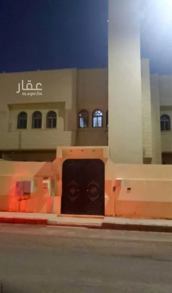 فيلا للبيع في شارع ابراهيم بن يزيد الخوزي, حي الدفاع, مدينة المدينه المنوره, منطقة المدينة المنورة
