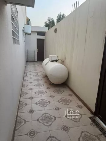 فيلا للبيع في شارع كوكب الهواء, حي العزيزية, مدينة الرياض, منطقة الرياض صورة 5