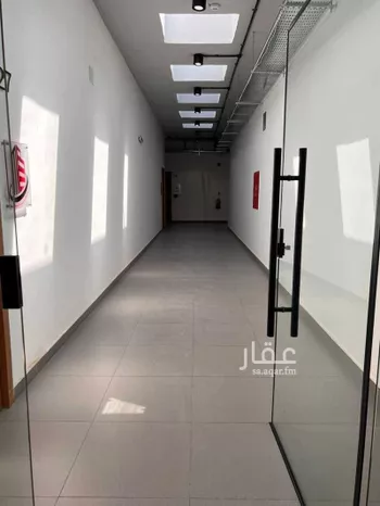 مكتب تجاري للإيجار في شارع العزيزية الفرعي, حي العزيزية, مدينة الرياض, منطقة الرياض