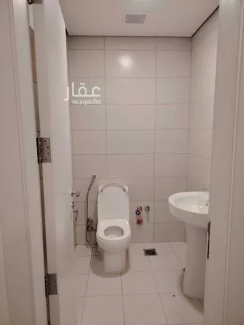 فيلا للإيجار في شارع الامير فيصل بن بندر بن عبدالعزيز الفرعي ، حي مطار الملك خالد الدولي ، الرياض ، منطقة الرياض صورة 3