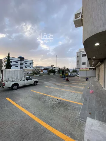 محل للإيجار في شارع طريق الملك عبدالعزيز, حي الحسام, مدينة الباحة, منطقة الباحة صورة 2