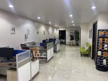 مكتب تجاري للإيجار في شارع عبدالرزاق الجيلي ، حي الملك فيصل ، الرياض ، منطقة الرياض صورة 2
