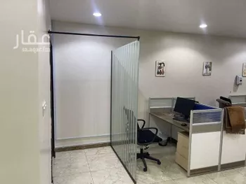 مكتب تجاري للإيجار في شارع عبدالرزاق الجيلي ، حي الملك فيصل ، الرياض ، منطقة الرياض صورة 3