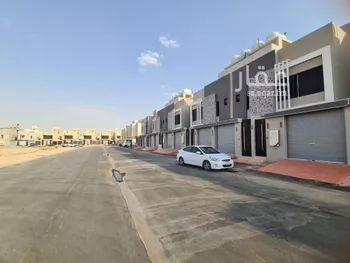 فيلا للبيع في شارع حسان بن قيس, حي بدر, مدينة الرياض, منطقة الرياض صورة 3