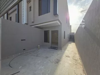 فيلا للبيع في شارع حامد عبدالحفيظ, حي عكاظ, مدينة الرياض, منطقة الرياض صورة 2