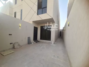 دور للبيع في شارع الإمام مالك, حي بدر, مدينة الرياض, منطقة الرياض صورة 3