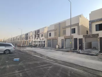 فيلا للبيع في شارع القناني, حي عكاظ, مدينة الرياض, منطقة الرياض صورة 3