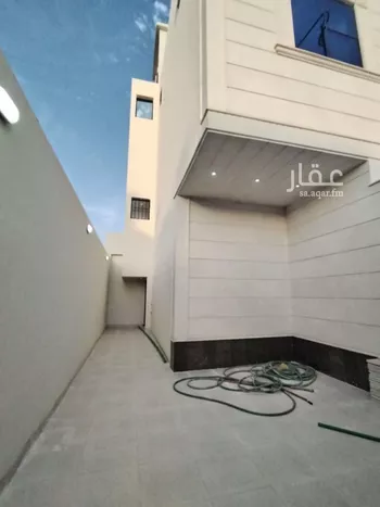 دور للبيع في شارع صلالة, حي العريجاء الغربي, مدينة الرياض, منطقة الرياض صورة 3