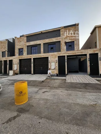 فيلا للبيع في شارع Ahmed Ibn Al-Khattab, حي عكاظ, مدينة الرياض, منطقة الرياض صورة 3