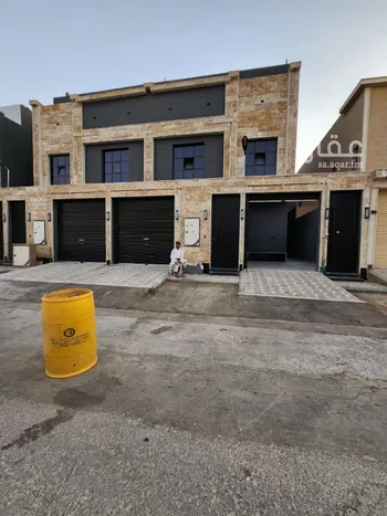 فيلا للبيع في شارع Ahmed Ibn Al-Khattab, حي عكاظ, مدينة الرياض, منطقة الرياض