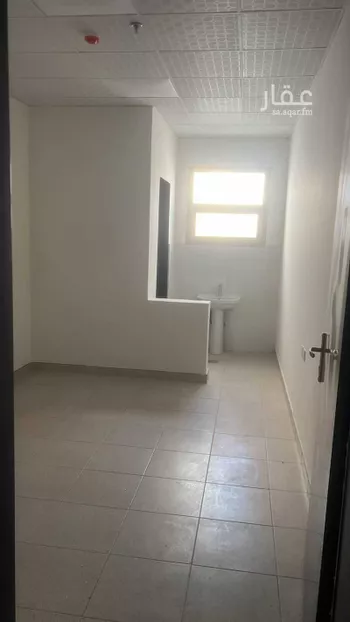 مستودع للإيجار في شارع شبه الجزيرة, حي السعادة, مدينة الرياض, منطقة الرياض
