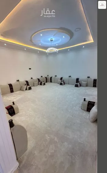 فيلا للبيع في شارع عبدالعزيز بن عبدالملك, حي الملك خالد, مدينة عنيزه, منطقة القصيم صورة 2