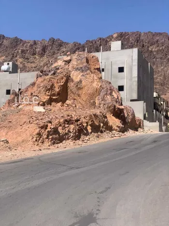أرض للبيع في شارع انس بن قتاده, حي جبل أحد, مدينة المدينه المنوره, منطقة المدينة المنورة صورة 3