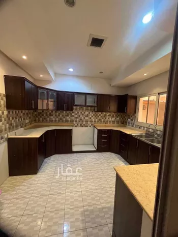فيلا للإيجار في شارع النعمان بن ثابت, حي المعذر الشمالي, مدينة الرياض, منطقة الرياض صورة 3