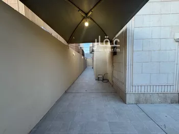 فيلا للبيع في شارع الطوال, حي إشبيلية, مدينة الرياض, منطقة الرياض صورة 2