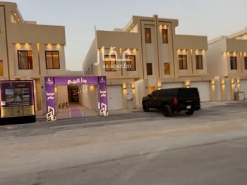 دور للبيع في شارع أحمد بن محمد القطيعي, حي عكاظ, مدينة الرياض, منطقة الرياض صورة 4