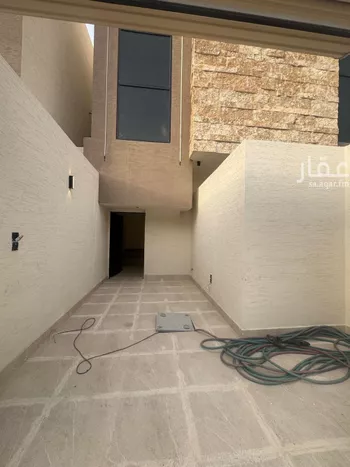 دور للبيع في شارع ريس, حي بدر, مدينة الرياض, منطقة الرياض
