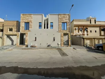 فيلا للبيع في شارع عين قصاري, حي العريجاء الأوسط, مدينة الرياض, منطقة الرياض