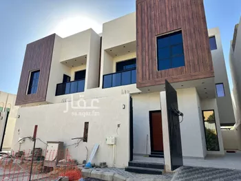 فيلا للبيع في شارع الحجرين, حي العريجاء الأوسط, مدينة الرياض, منطقة الرياض صورة 2