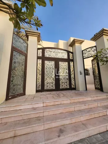فيلا للبيع في شارع ثابت بن النعمان بن يزيد, حي أحد, مدينة الدمام, المنطقة الشرقية صورة 2