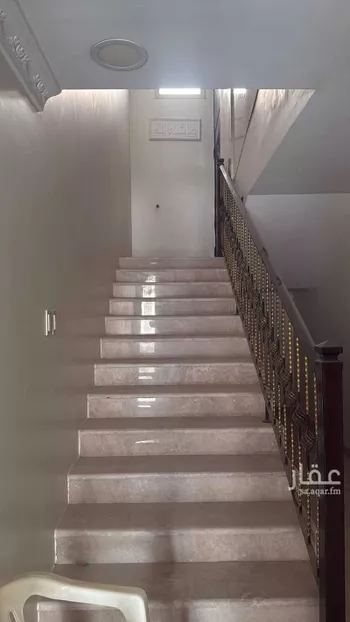فيلا للبيع في شارع عمر بن الخطاب, حي المطار, مدينة بقيق, المنطقة الشرقية