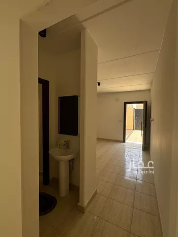فيلا للبيع في شارع ابن أبي بكر المخزومي, حي مطار الملك خالد الدولي, مدينة الرياض, منطقة الرياض صورة 5