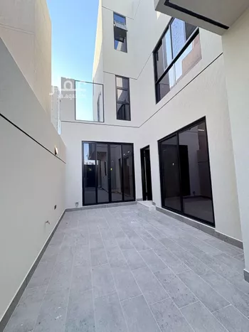 فيلا للبيع في شارع ابن صدقة الغرافي, حي المهدية, مدينة الرياض, منطقة الرياض صورة 5