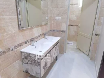 عمارة للبيع في شارع غضيف ابن زنيم, حي المحمدية 2, مدينة جازان, منطقة جازان صورة 5